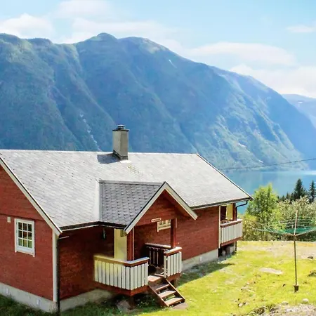 Dom wakacyjny Front In With House Sea View Fjaerland